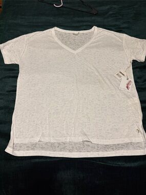 Jessica Simpson White V-Neck Short Sleeve Tee